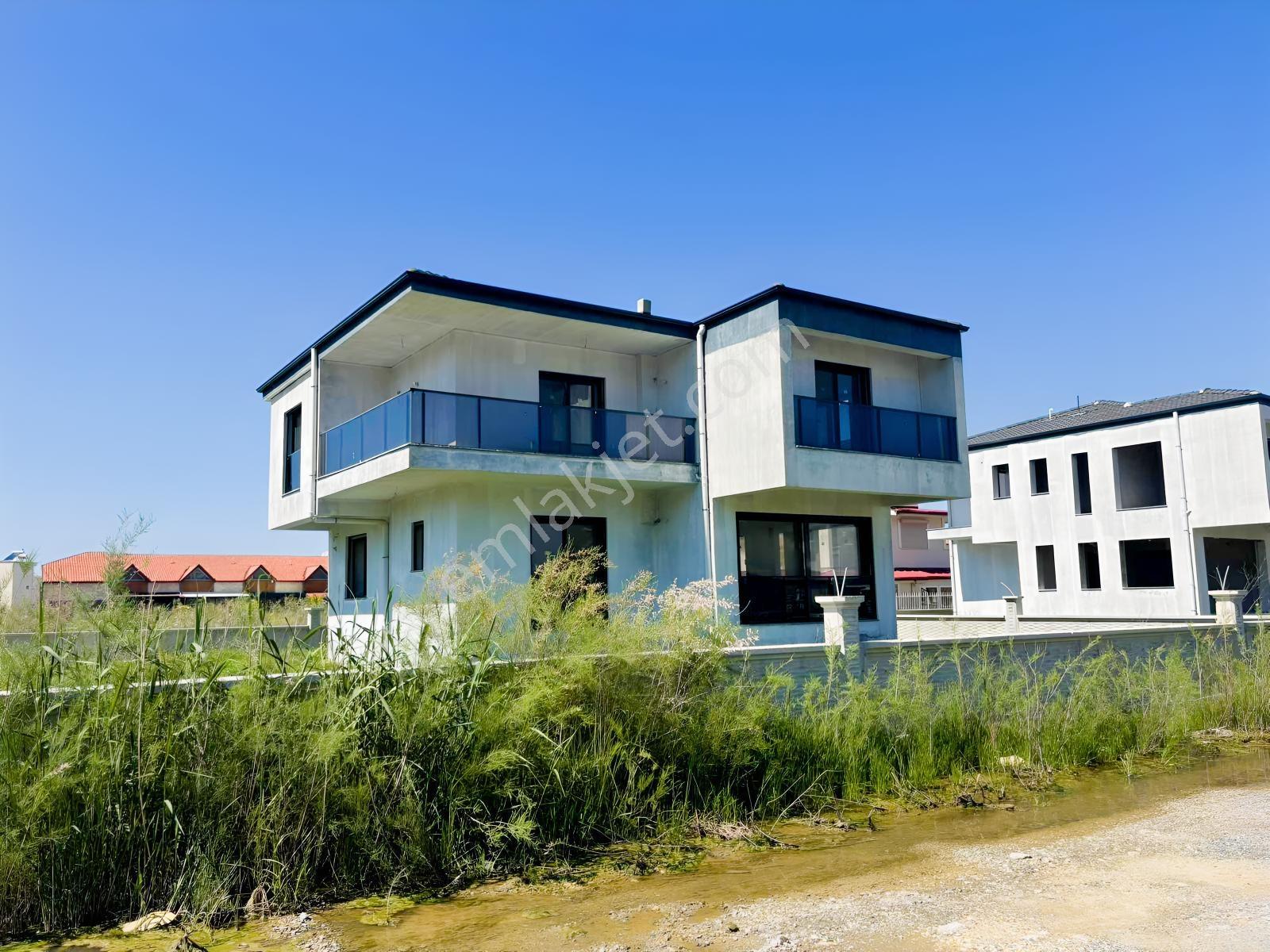Güzelçamlı'da Denize 700 Metre Satılık 4+1 Tam Müstakil Villa - Görsel 13
