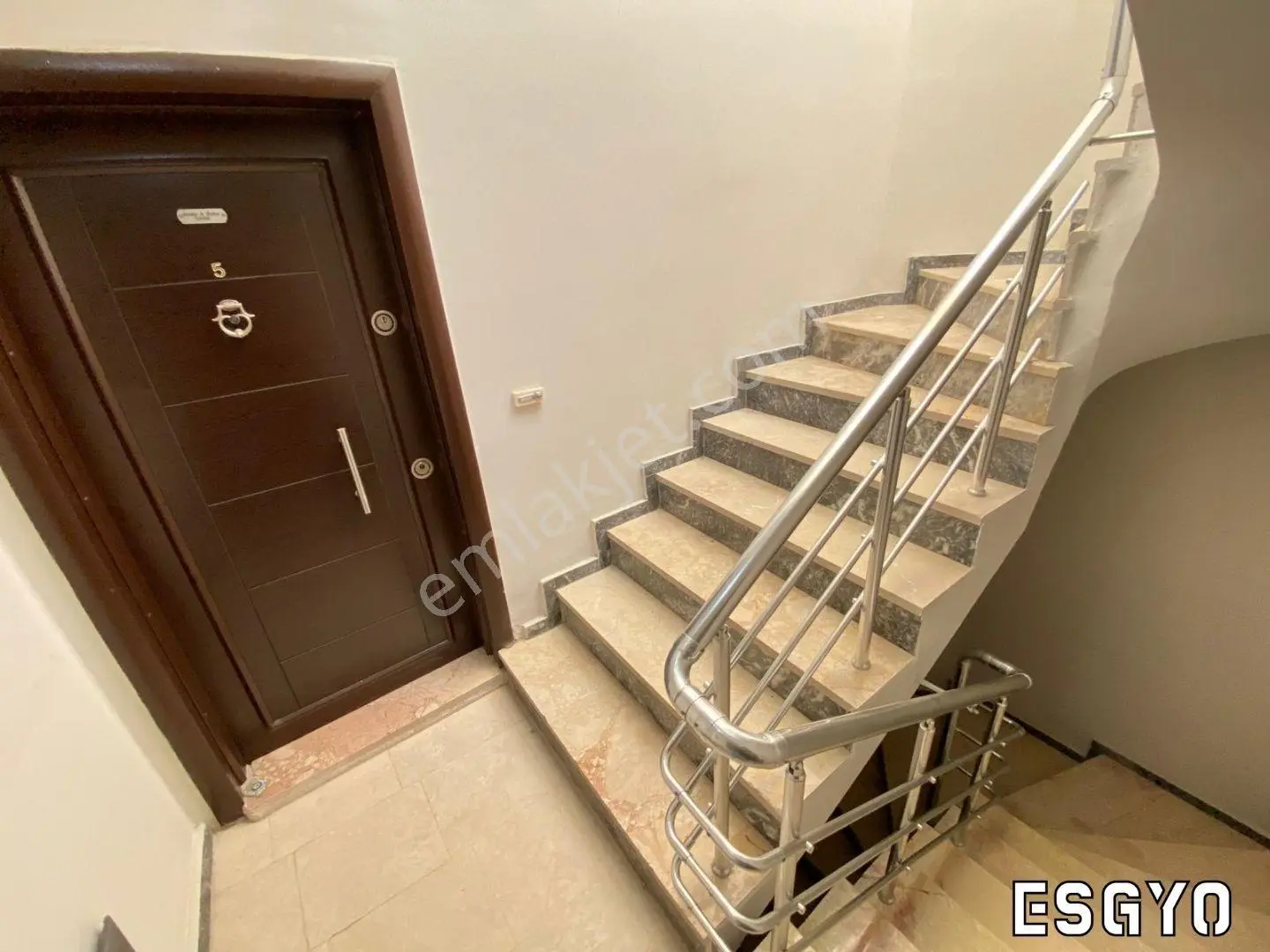 Esgyo'dan Ulusal Egemenlik Bulv. Kapalı Pazar Yeri Yakını 2+1 - Görsel 4