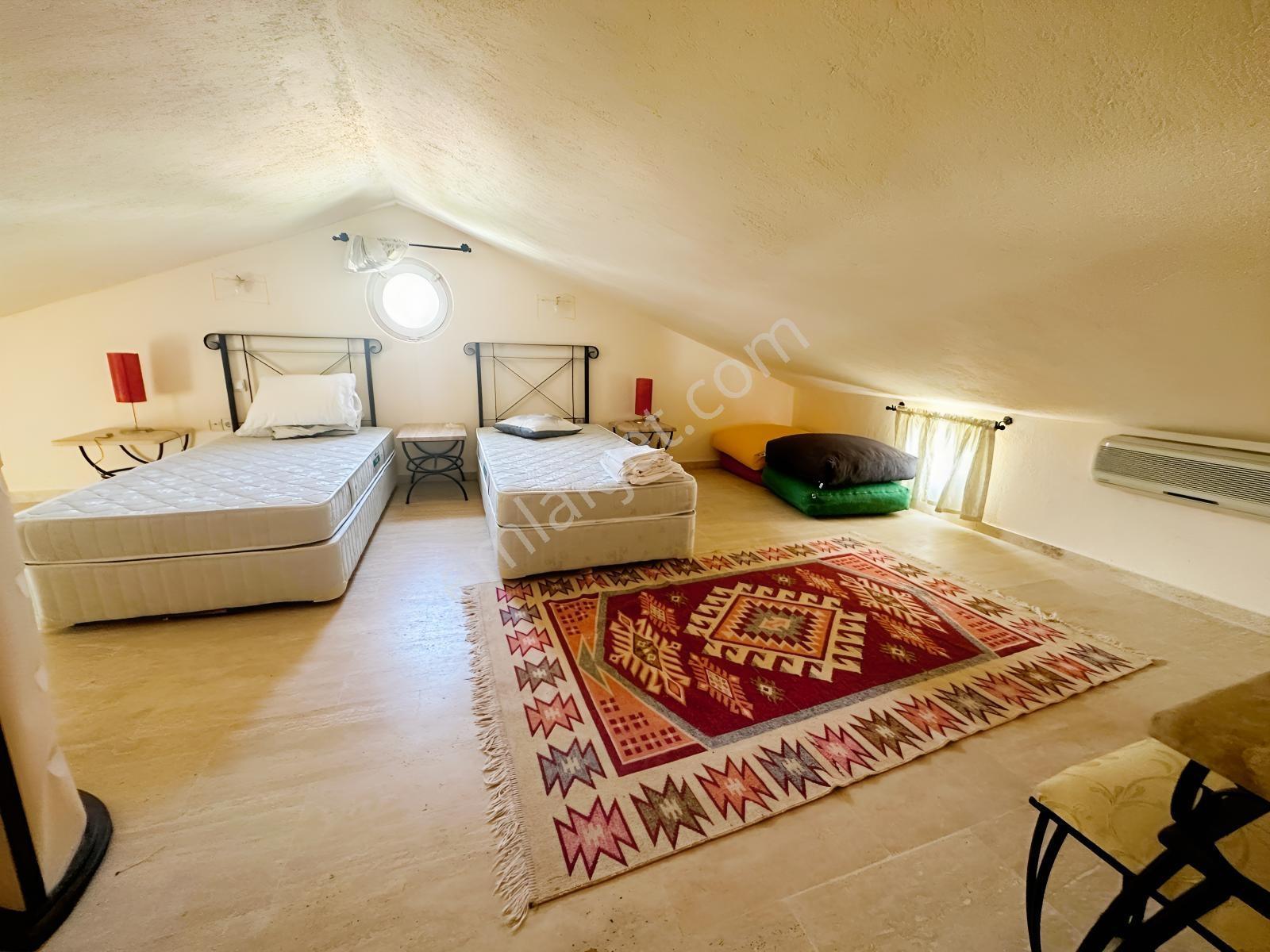 Kalkan Merkezde Teraslı Full Eşyalı 2+1 Daire - Görsel 14