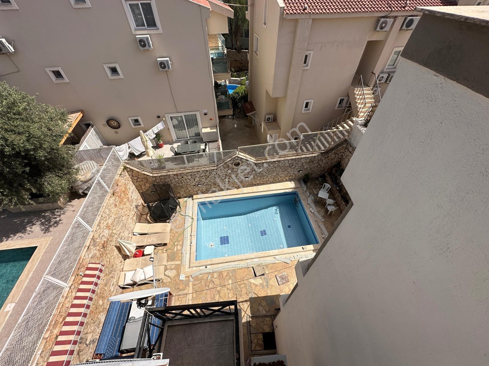 Kalkan Merkezde Teraslı Full Eşyalı 2+1 Daire - Görsel 6