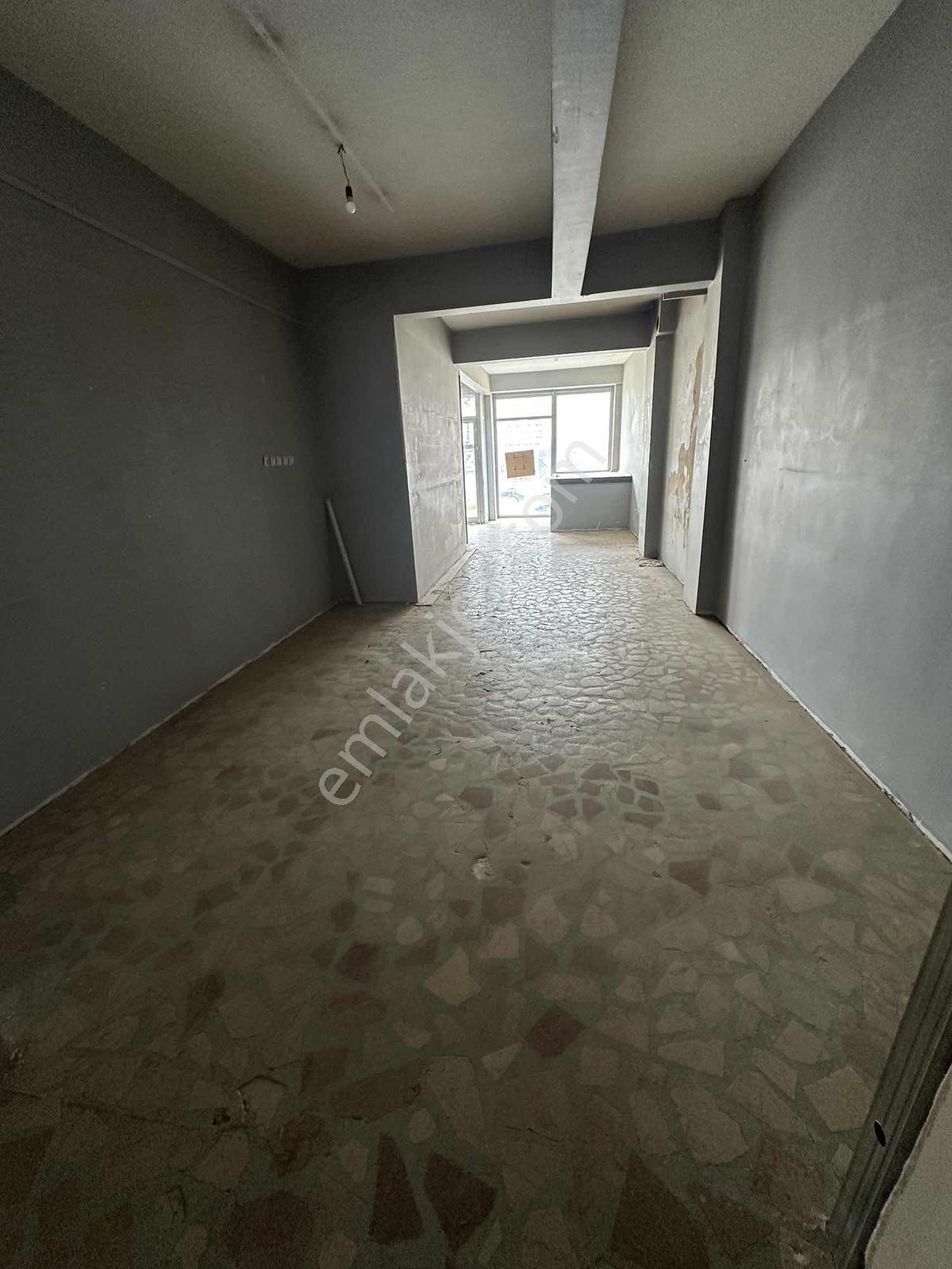 Bayrampaşa Da 200 M2 Cadde Üzeri Kiralık Dükkan - Görsel 2