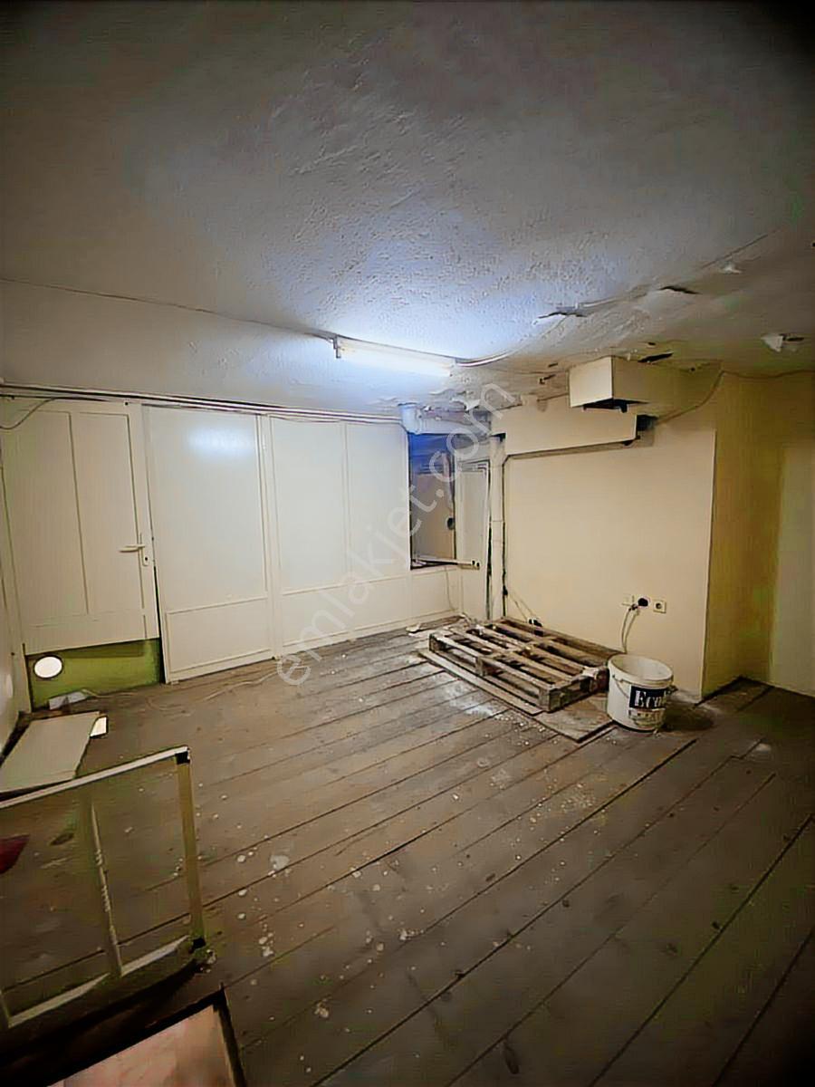 Soma 1. Noter Yanı Kiralık Batarlı Dükkan - Görsel 12