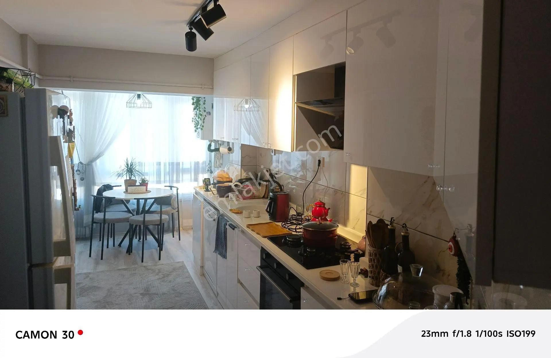 Sanatoryum Caddesinde 3+1, 1 Oda Bağımlı Full+full Metro Yürüme