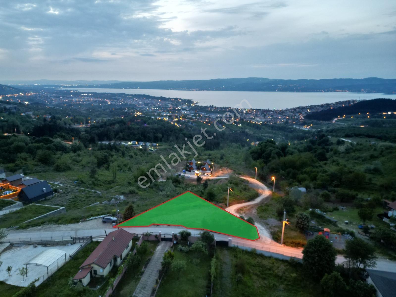 Sapanca Hacımercan Mh'de Eşsız Göl Manzaralı %20 İmarlı Arsa - Görsel 13
