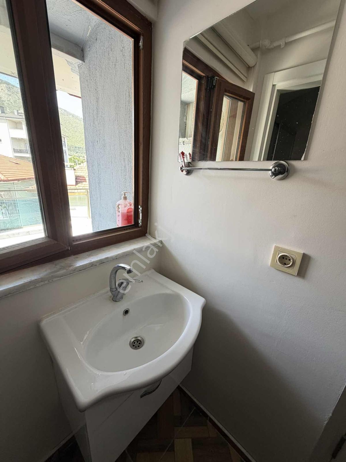 Üniversite Yakını Çatı Katı Geniş Teraslı 1+1 Eşyalı Kiralık Apt - Görsel 10