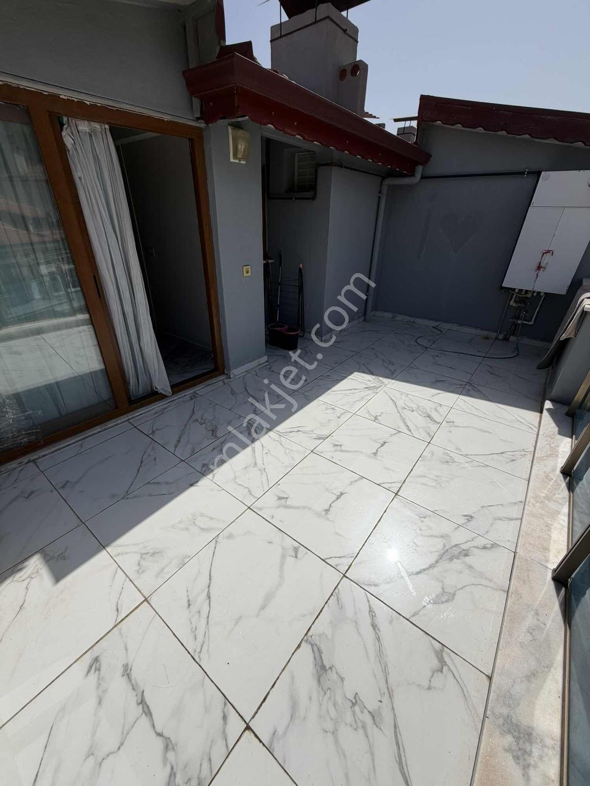 Üniversite Yakını Çatı Katı Geniş Teraslı 1+1 Eşyalı Kiralık Apt - Görsel 5