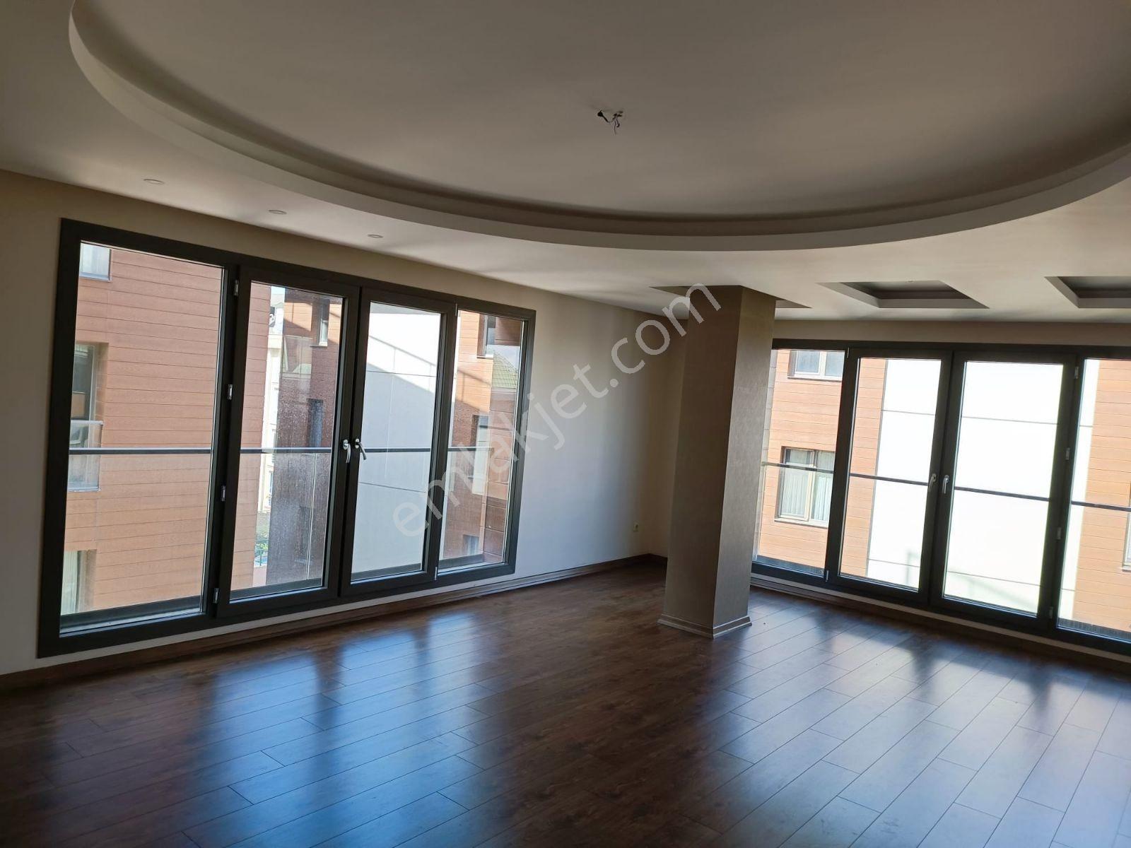 Royal Plus Sitesi Deniz Ve Göl Manzaralı Satılık 3+1 Boş Daire
