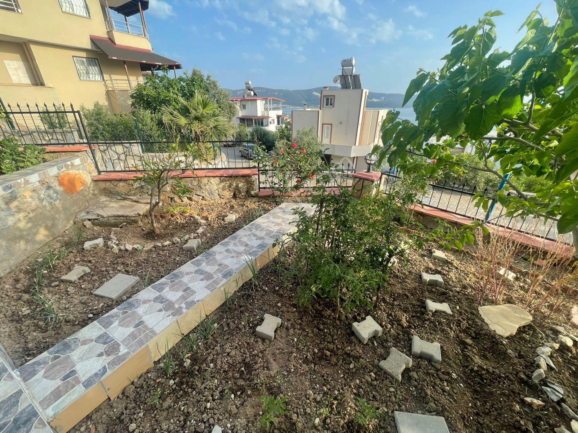 Muhteşem Deniz Manzaralı Bahçeli Önü Açık Köşe Konum Lüks Villa - Görsel 11
