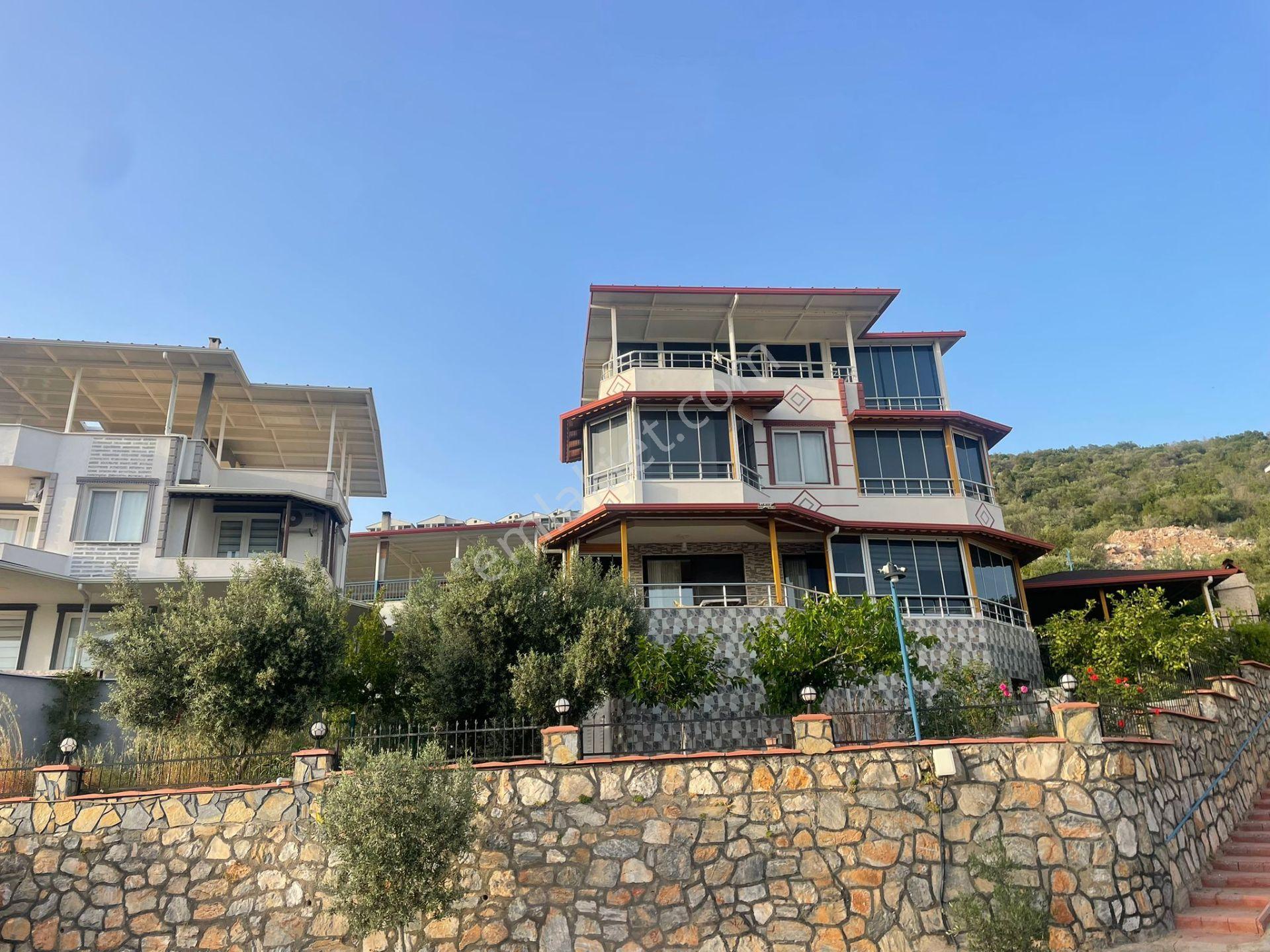 Muhteşem Deniz Manzaralı Bahçeli Önü Açık Köşe Konum Lüks Villa - Görsel 5