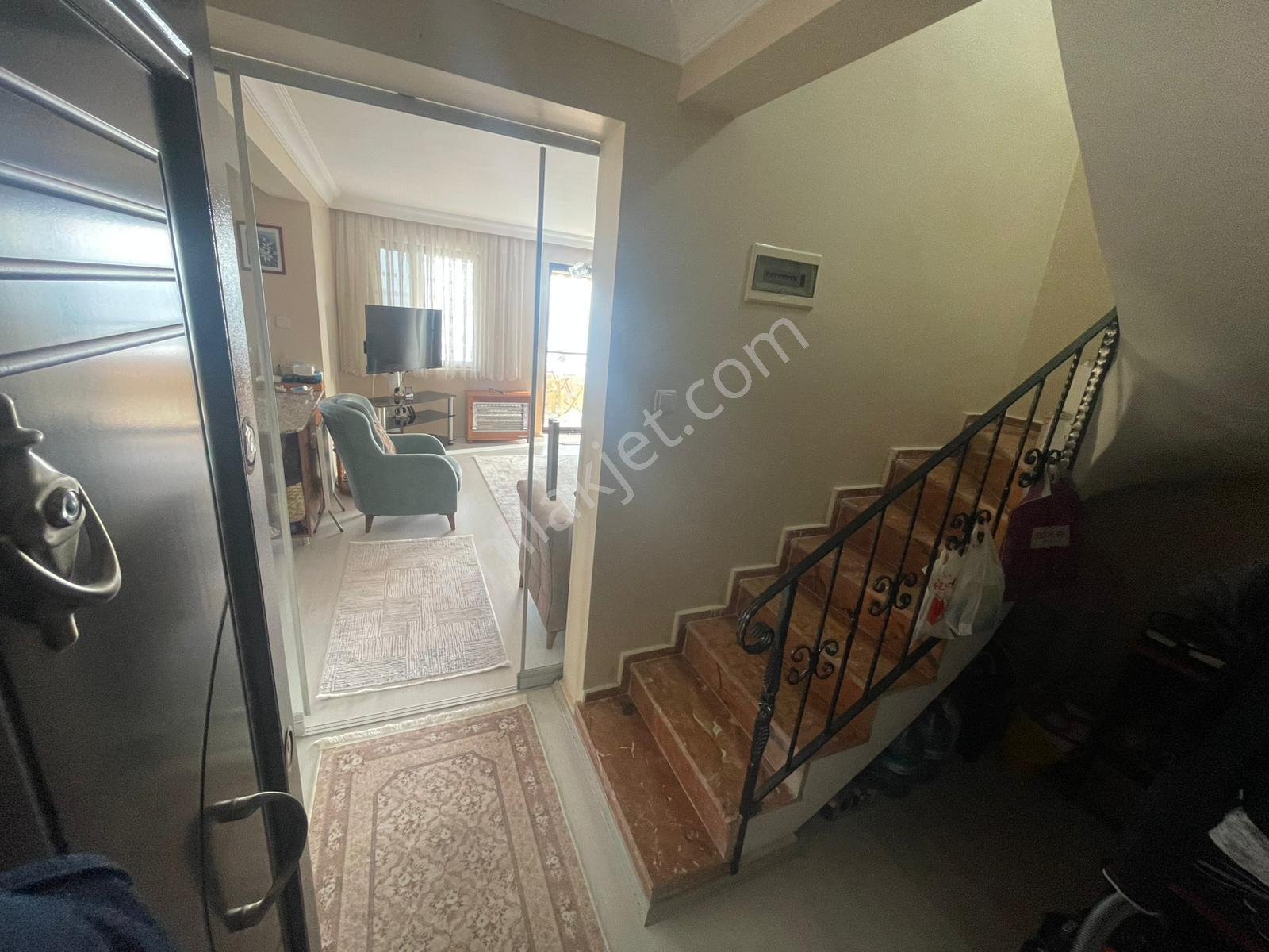 Muhteşem Deniz Manzaralı Bahçeli Önü Açık Köşe Konum Lüks Villa - Görsel 24