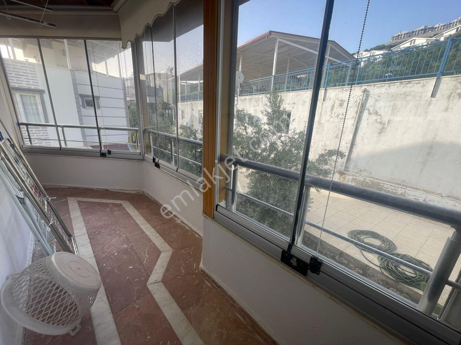 Muhteşem Deniz Manzaralı Bahçeli Önü Açık Köşe Konum Lüks Villa - Görsel 26