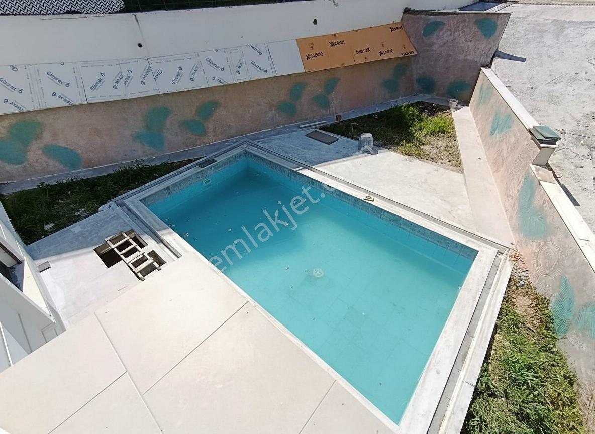 Çamlıbelde Yüzme Havuzlu Kapalı Otoparklı Sıfır 1+1 Kat Dublex