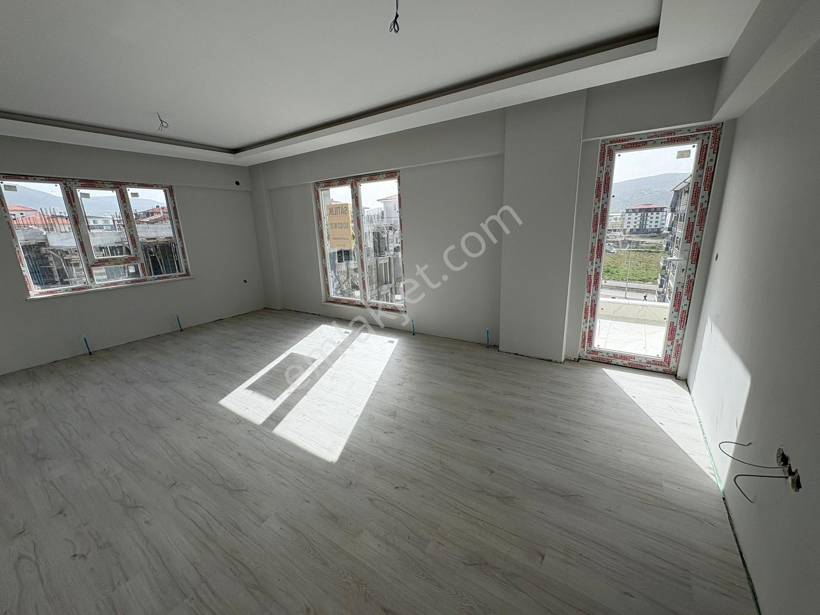 Deregümü Yeni Site İçerisinde 2+1 En Üst Kat Manzaralı Daire - Görsel 31
