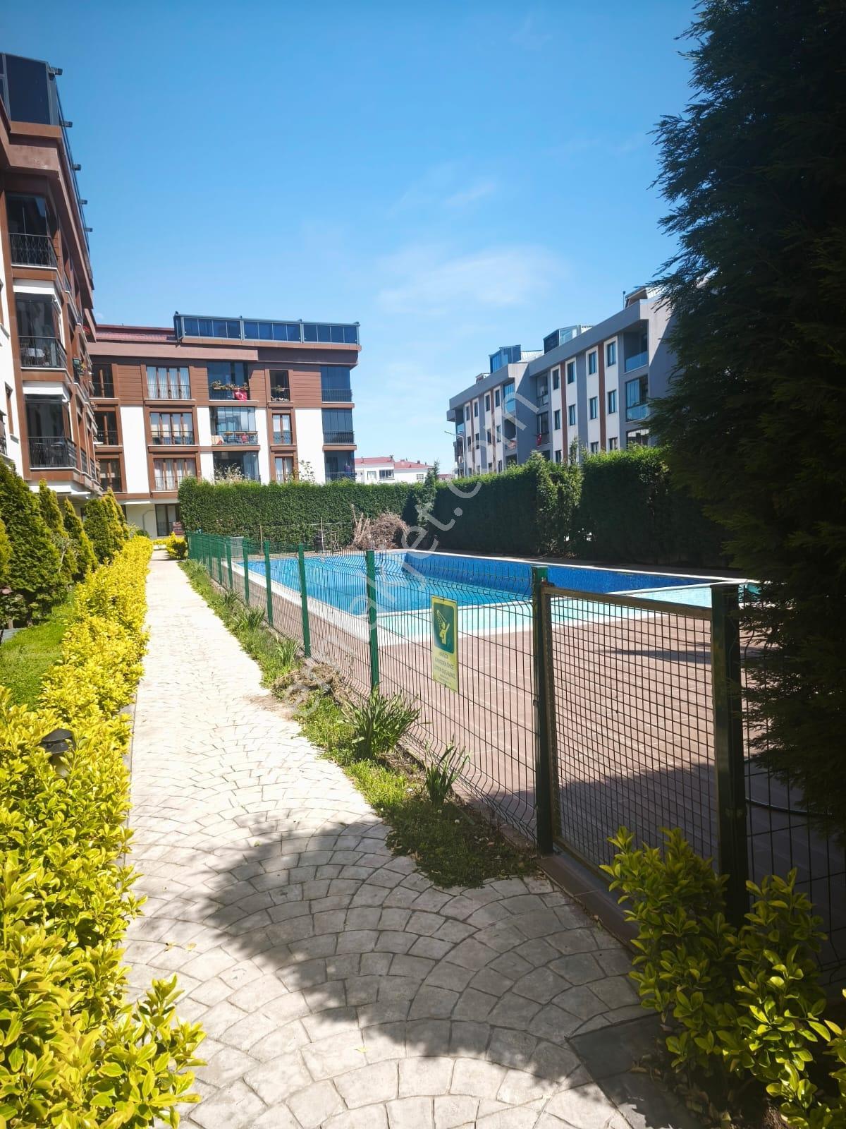 Cumhuriyet Mahallesinde, Havuz Manzaralı, 2+1 Fırsat Daire - Görsel 32