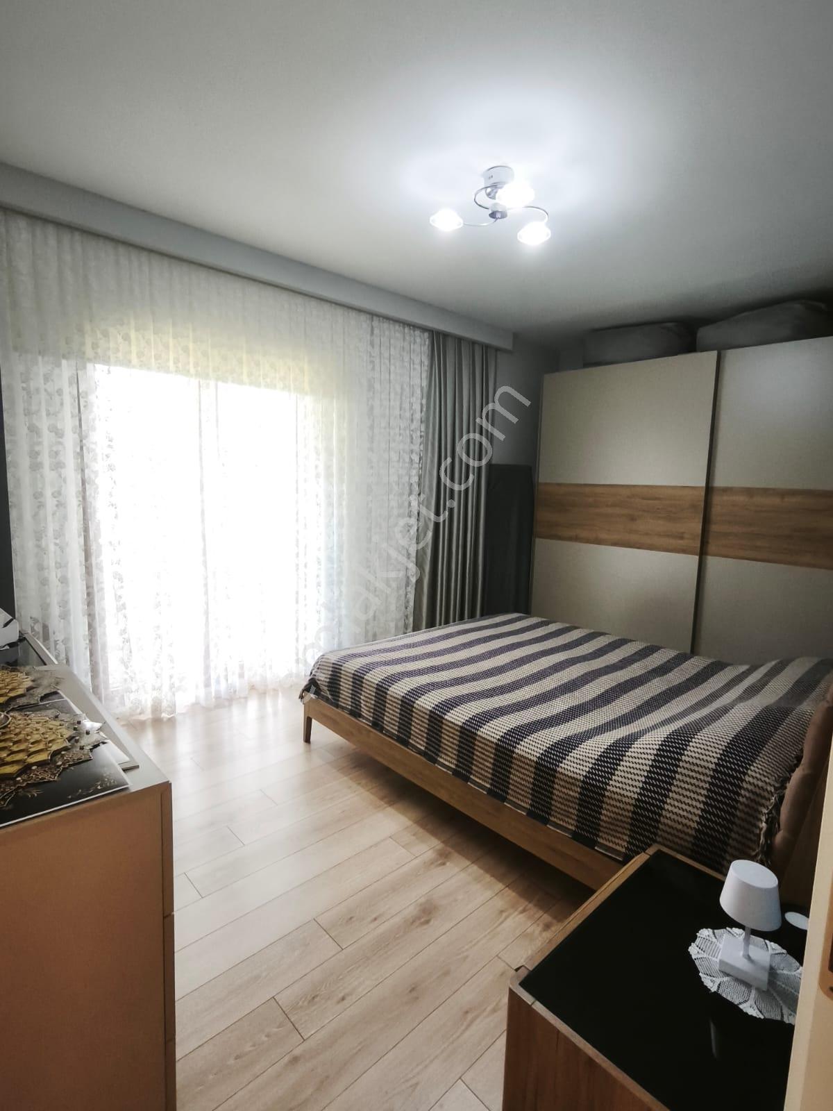 Cumhuriyet Mahallesinde, Havuz Manzaralı, 2+1 Fırsat Daire - Görsel 36