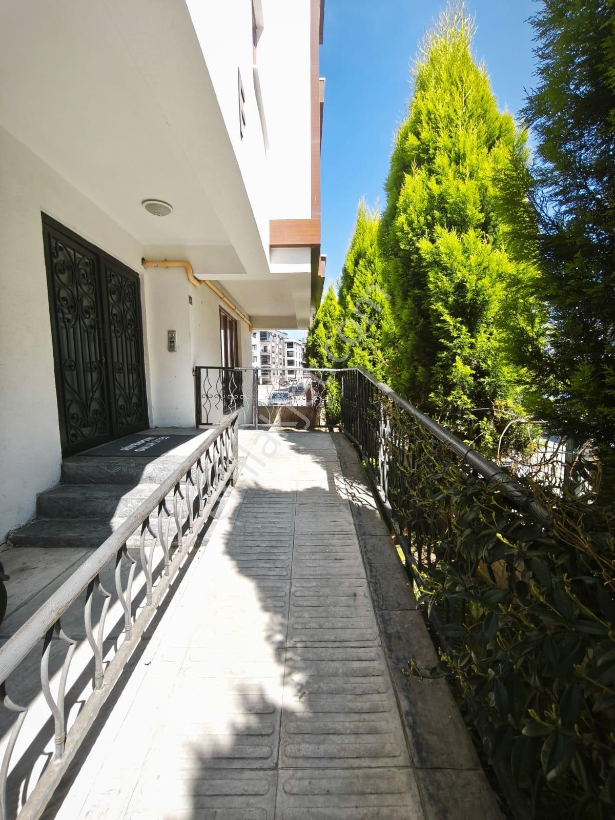Cumhuriyet Mahallesinde, Havuz Manzaralı, 2+1 Fırsat Daire - Görsel 3