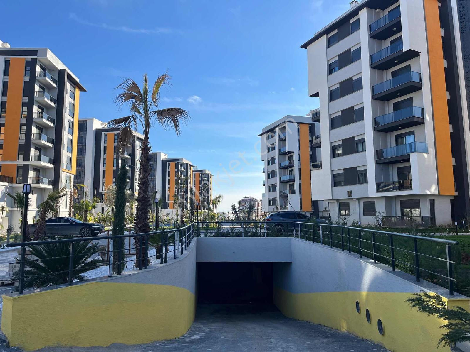 Havuzlu Kapalı Otoparklı Site İçinde Geniş Ve Lüks 1+1 - Görsel 18