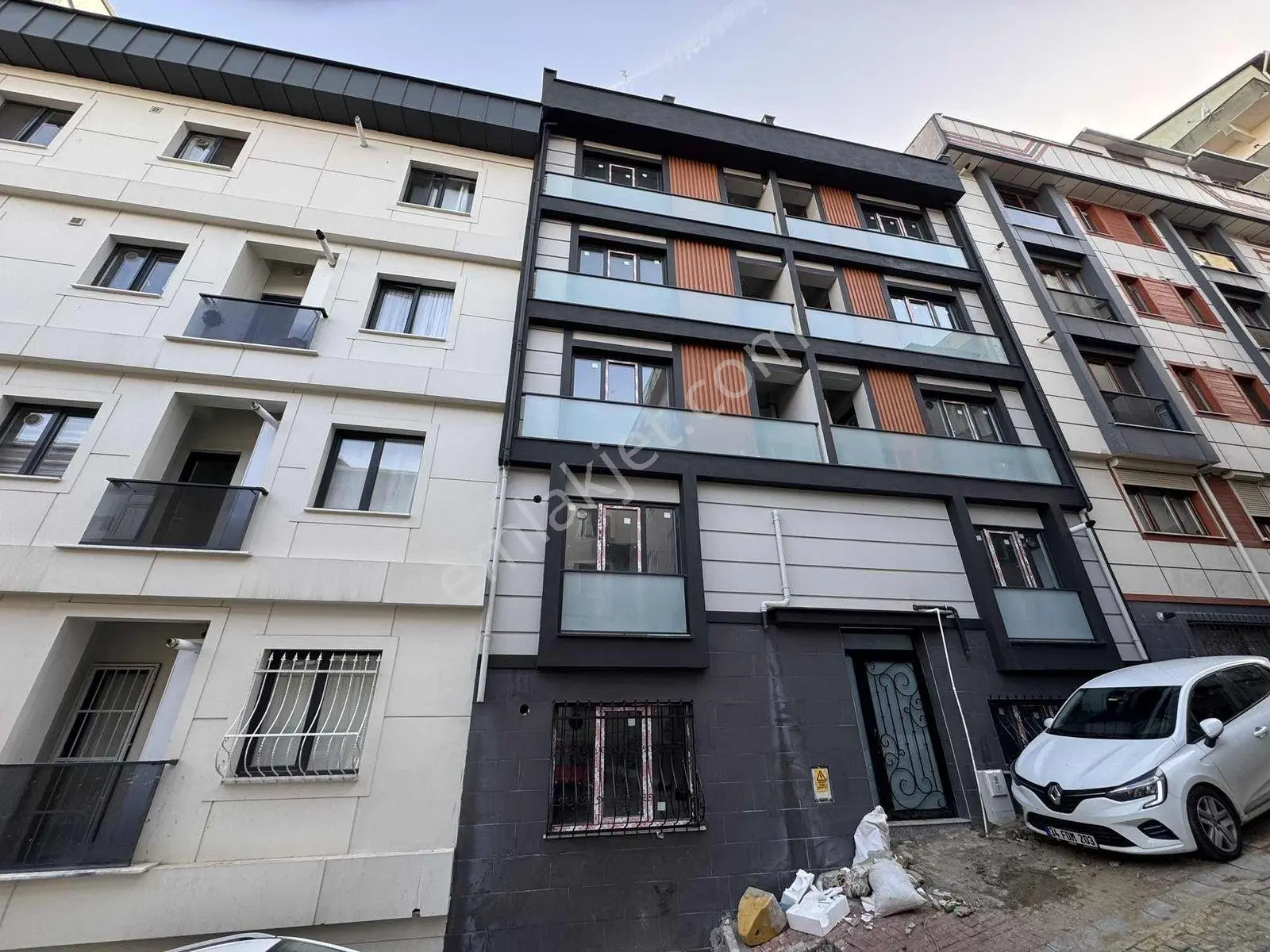 Ortabayırda Metroya Yakın Yeni Binada Kiralık 1+1 Daire