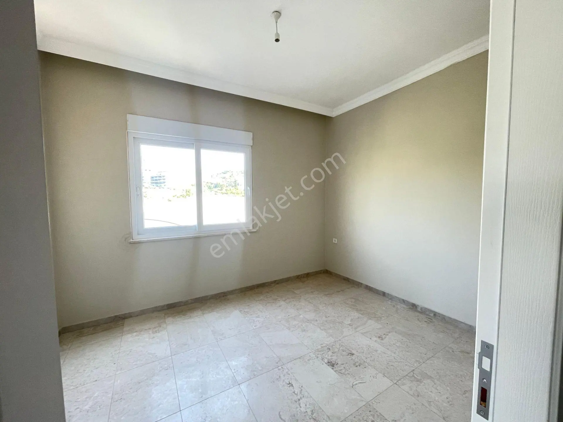 Kargıcak'ta Doğa Manzaralı Eşyalı 1+1 Satılık Daire - Görsel 14