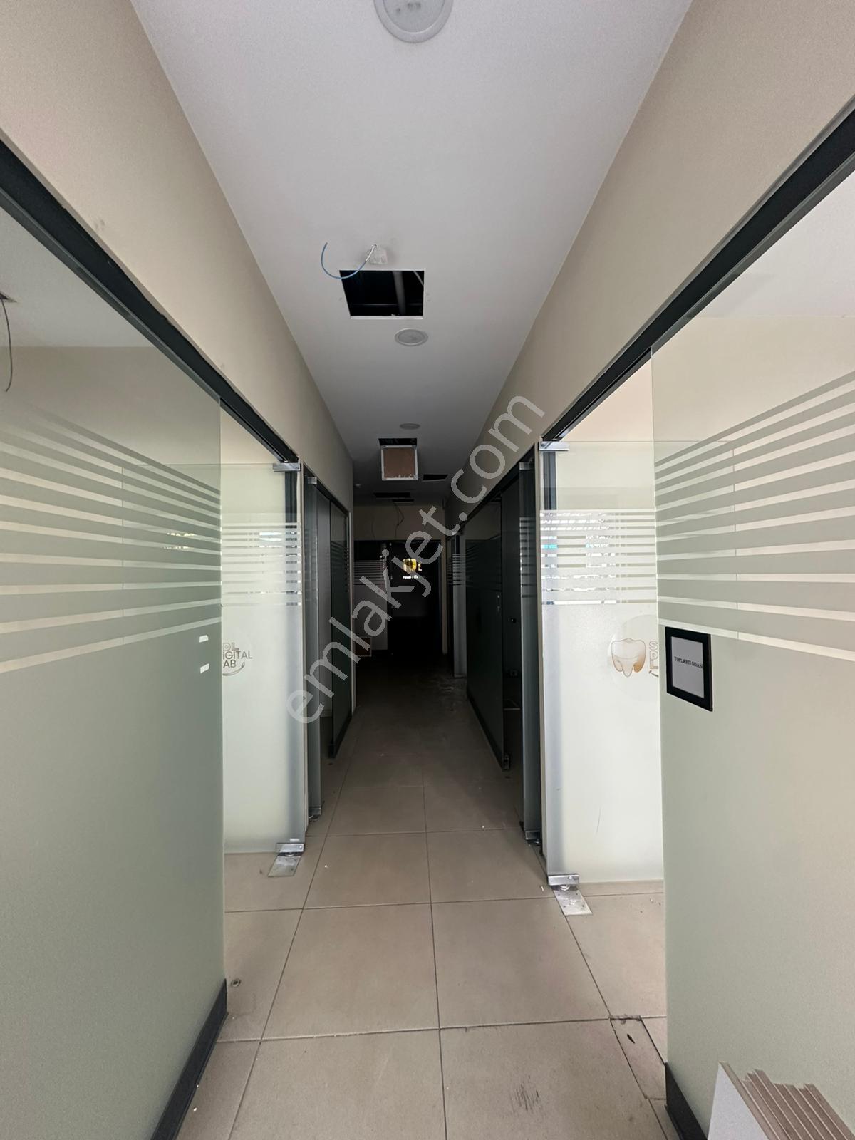 Çigdem Emlak'tan Cadde Üstünde Geniş Kiralık Ofis - Görsel 9