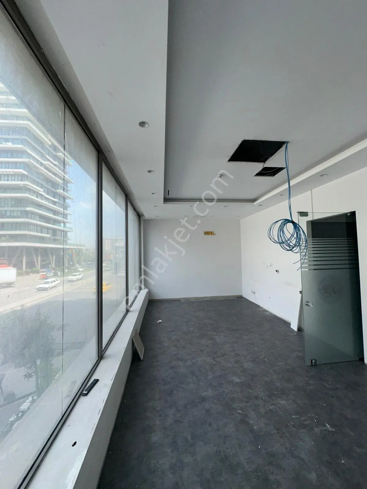 Çigdem Emlak'tan Cadde Üstünde Geniş Kiralık Ofis - Görsel 5