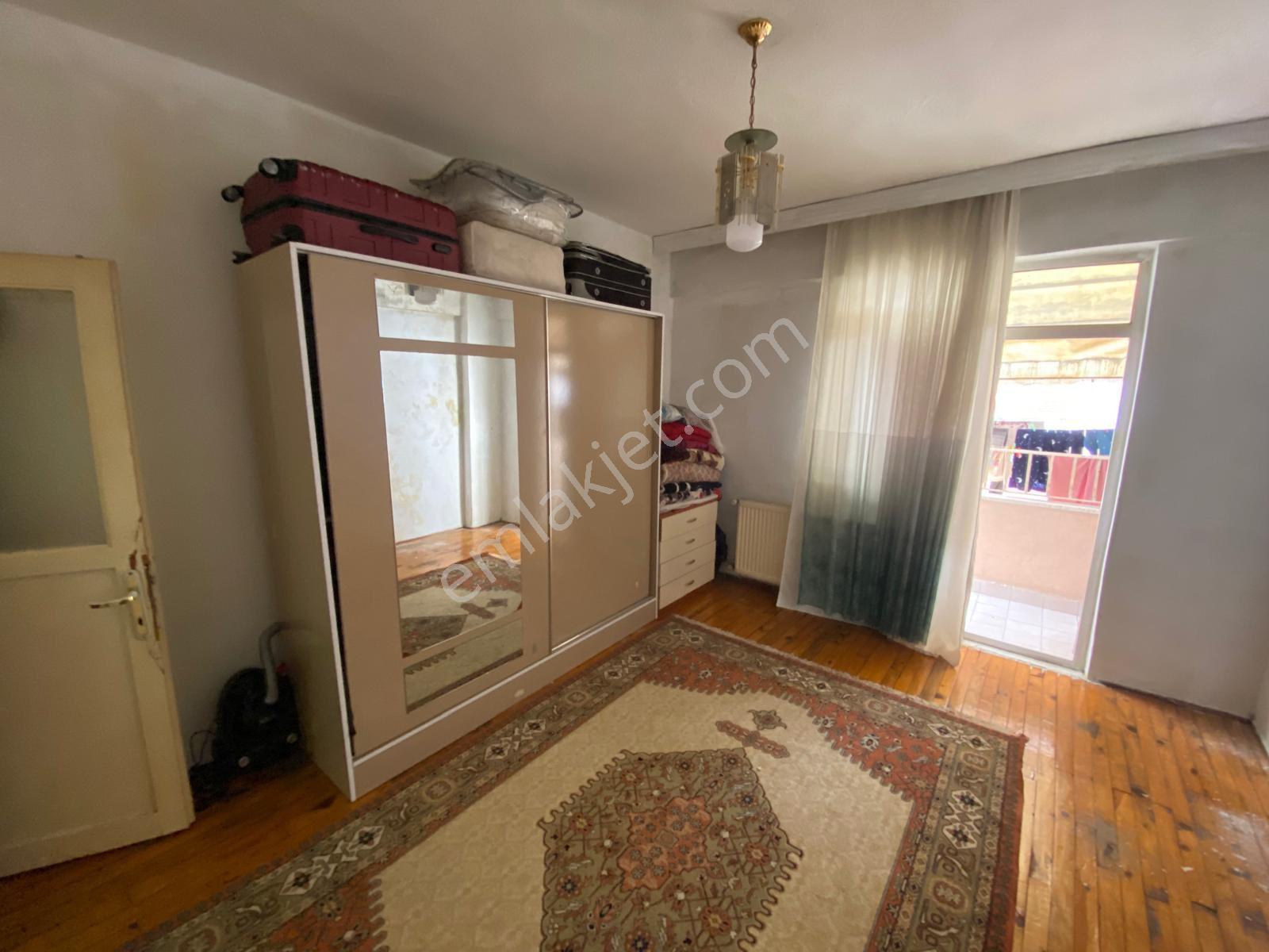 Ulugazi Mahallesinde İci Temiz Satılık Dublex Daire - Görsel 12