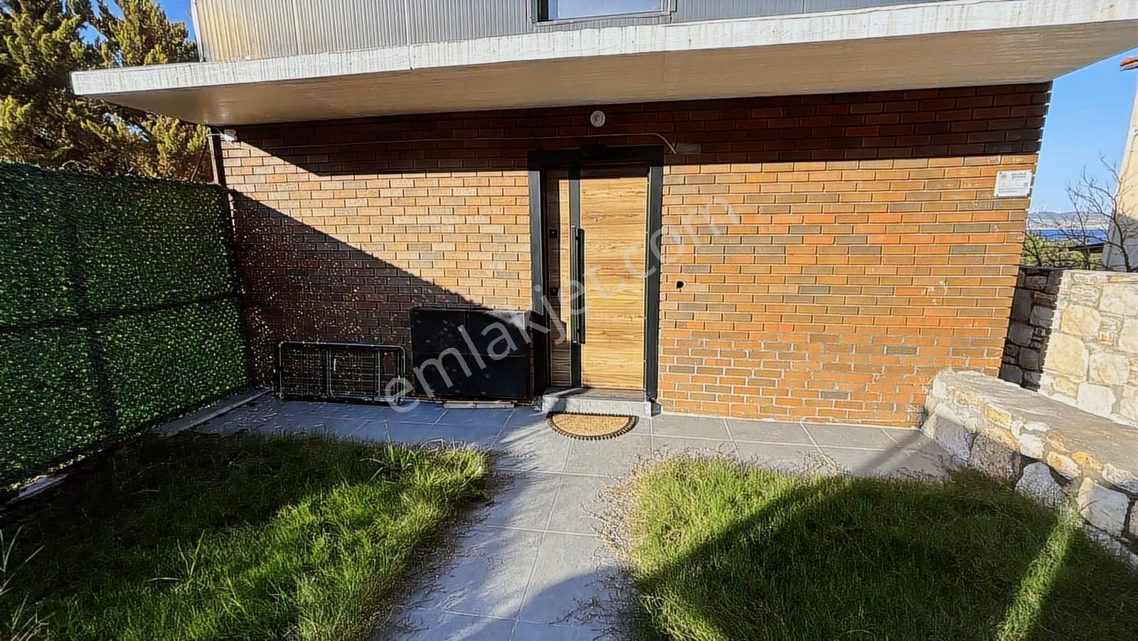 Yeni Foça Donatkent Sitesinde Tripleks Deniz Manzaralı Villa - Görsel 27