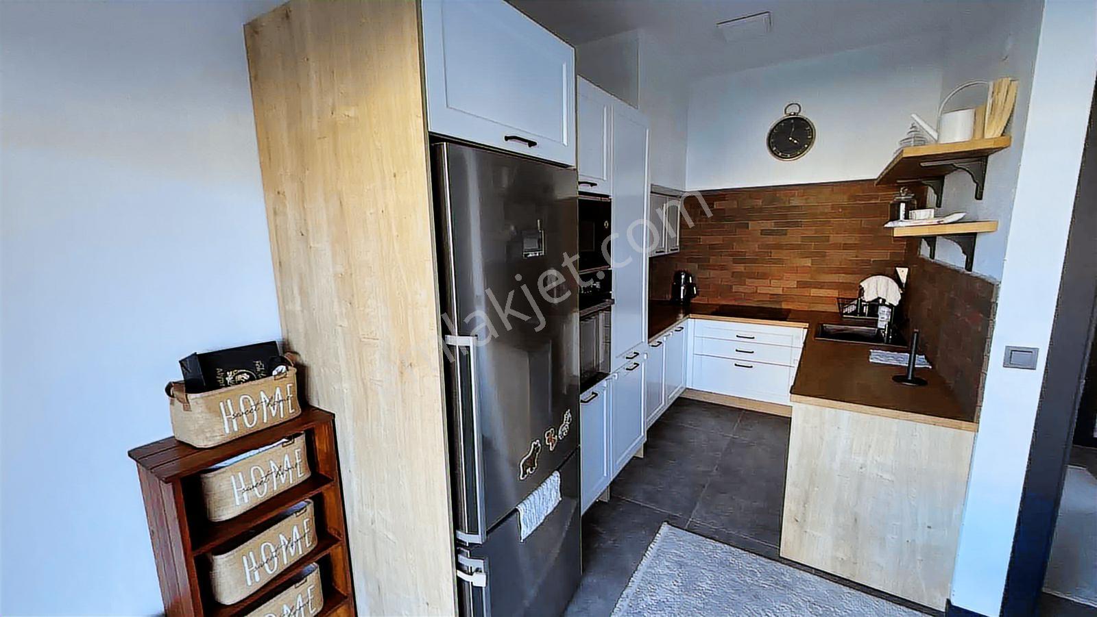 Yeni Foça Donatkent Sitesinde Tripleks Deniz Manzaralı Villa - Görsel 3