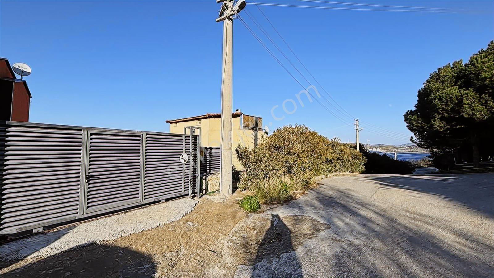 Yeni Foça Donatkent Sitesinde Tripleks Deniz Manzaralı Villa - Görsel 16