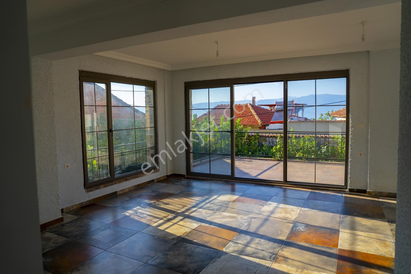Onmax Taylıelinde Deniz Manzaralı Konak Havasında Lüks Taş Villa - Görsel 2