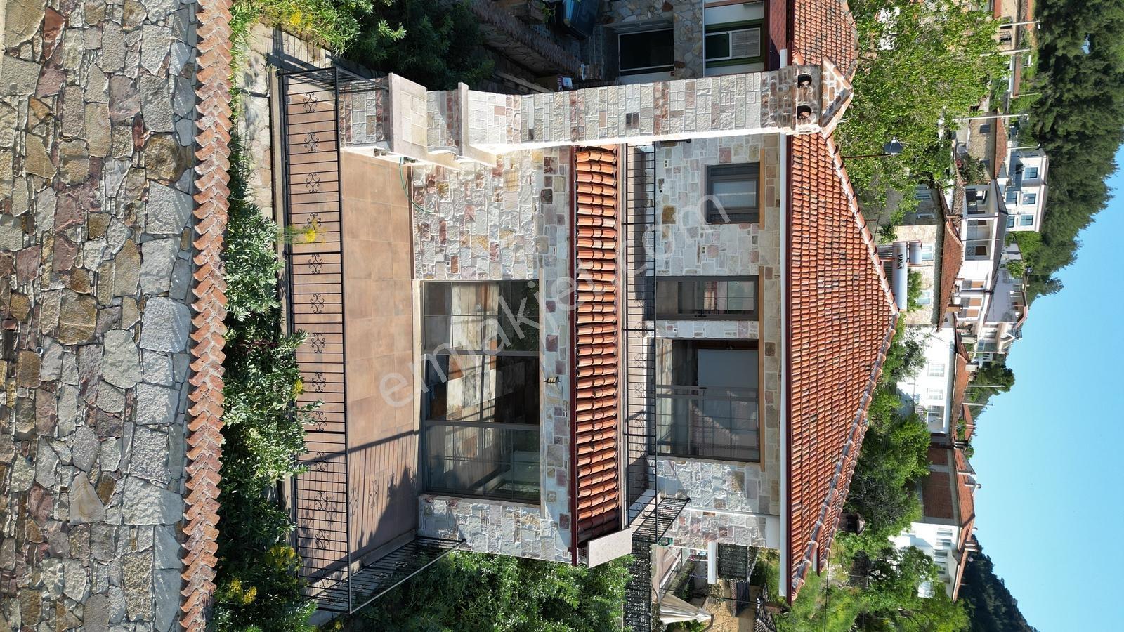 Onmax Taylıelinde Deniz Manzaralı Konak Havasında Lüks Taş Villa - Görsel 18