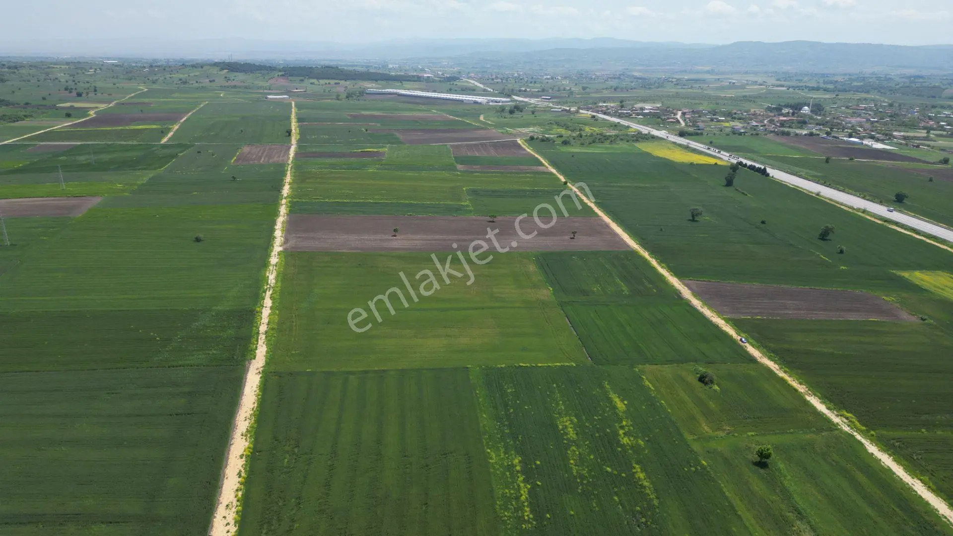 Biga Göktepe Köyü’nde 23.852 M² Resmi Yol Cepheli Yatırımlık Arazi - Görsel 3