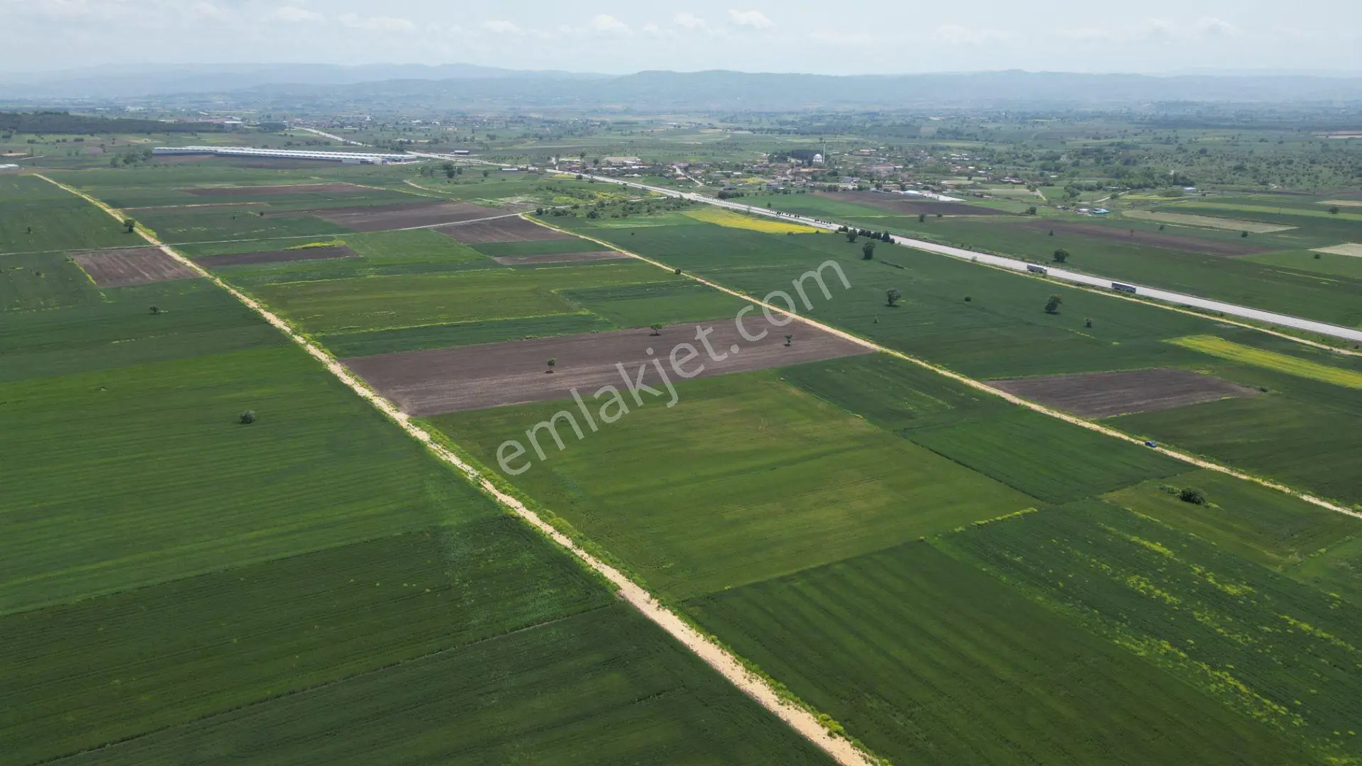 Biga Göktepe Köyü’nde 23.852 M² Resmi Yol Cepheli Yatırımlık Arazi - Görsel 5