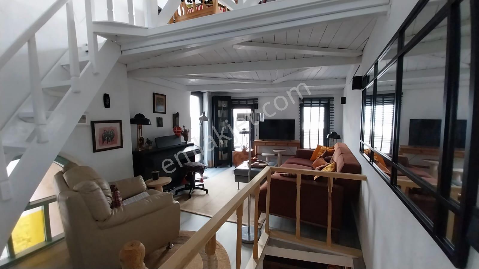 Ayvalık Merkez'de Deniz Manzaralı 2+1 Loft Tarzı Asma Katlı Rum Evi - Görsel 14