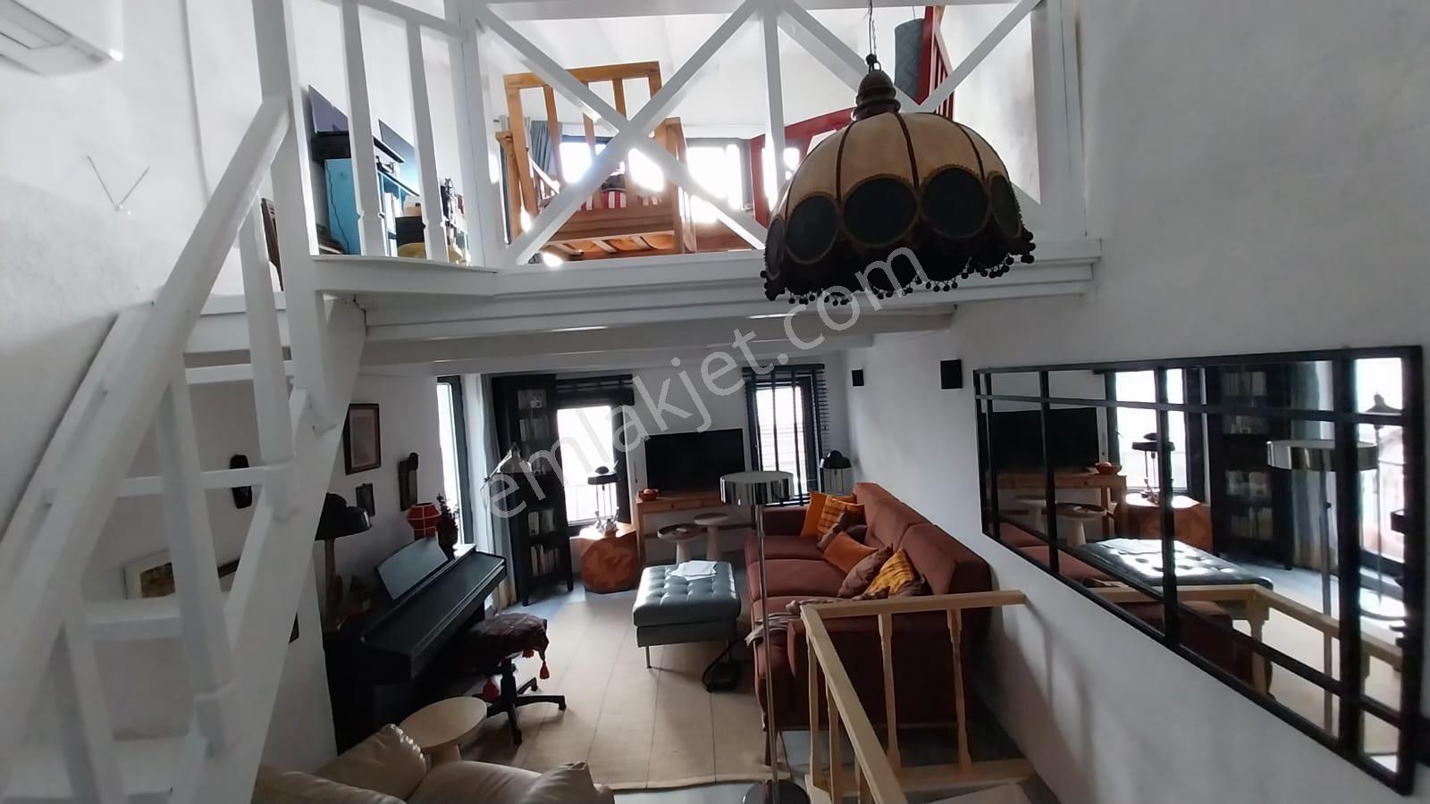 Ayvalık Merkez'de Deniz Manzaralı 2+1 Loft Tarzı Asma Katlı Rum Evi - Görsel 18
