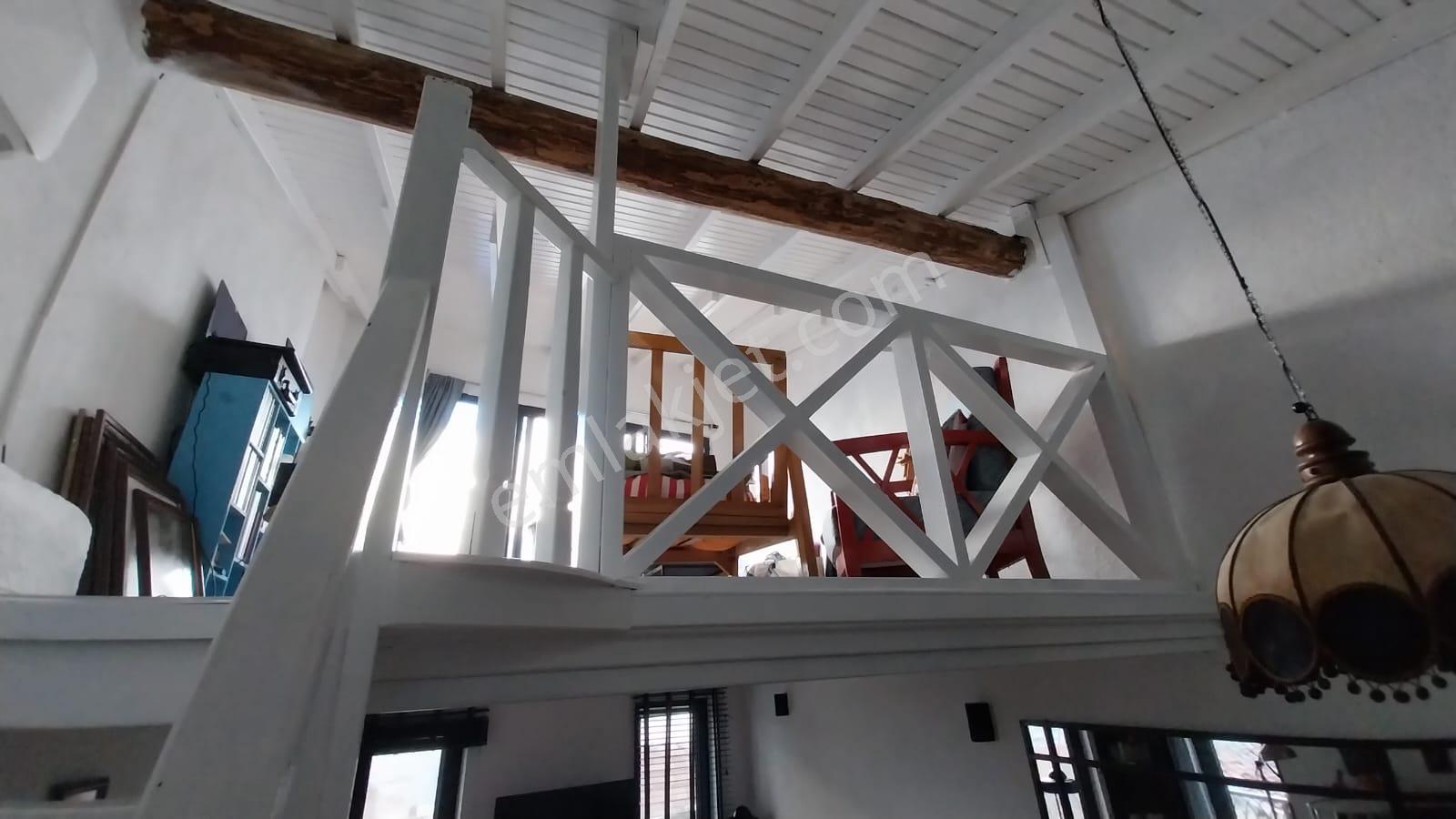 Ayvalık Merkez'de Deniz Manzaralı 2+1 Loft Tarzı Asma Katlı Rum Evi - Görsel 21