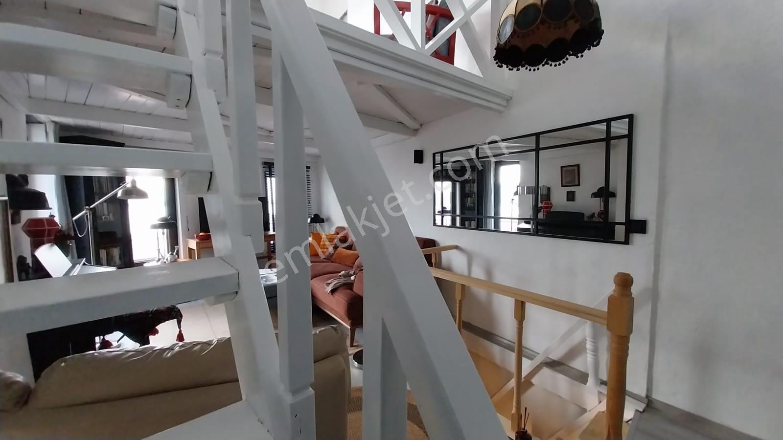 Ayvalık Merkez'de Deniz Manzaralı 2+1 Loft Tarzı Asma Katlı Rum Evi - Görsel 16