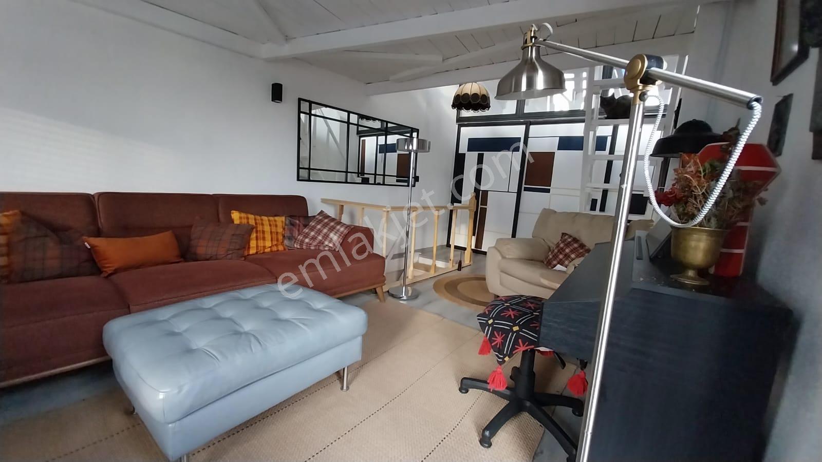 Ayvalık Merkez'de Deniz Manzaralı 2+1 Loft Tarzı Asma Katlı Rum Evi - Görsel 13