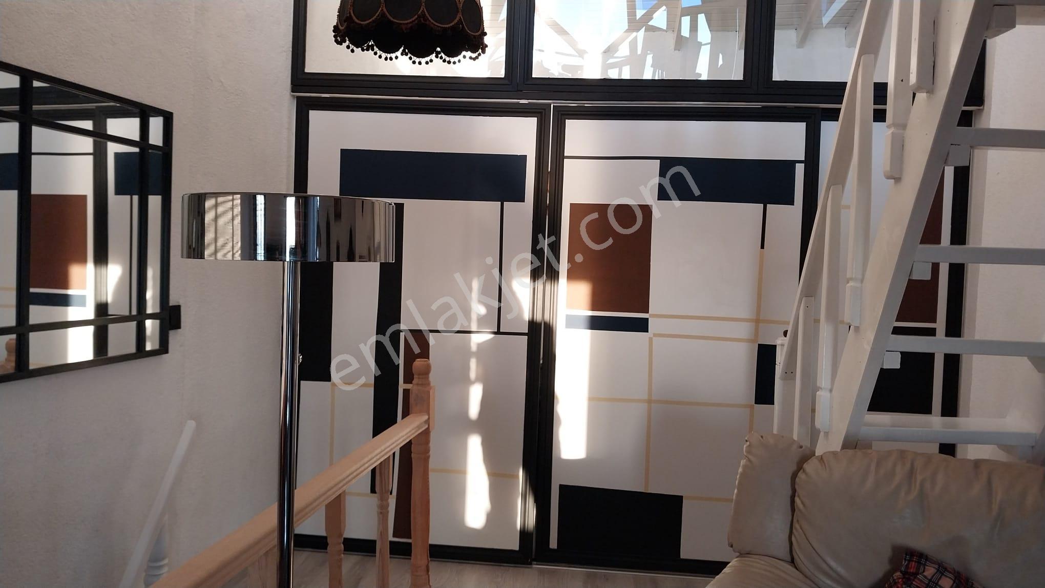 Ayvalık Merkez'de Deniz Manzaralı 2+1 Loft Tarzı Asma Katlı Rum Evi - Görsel 15