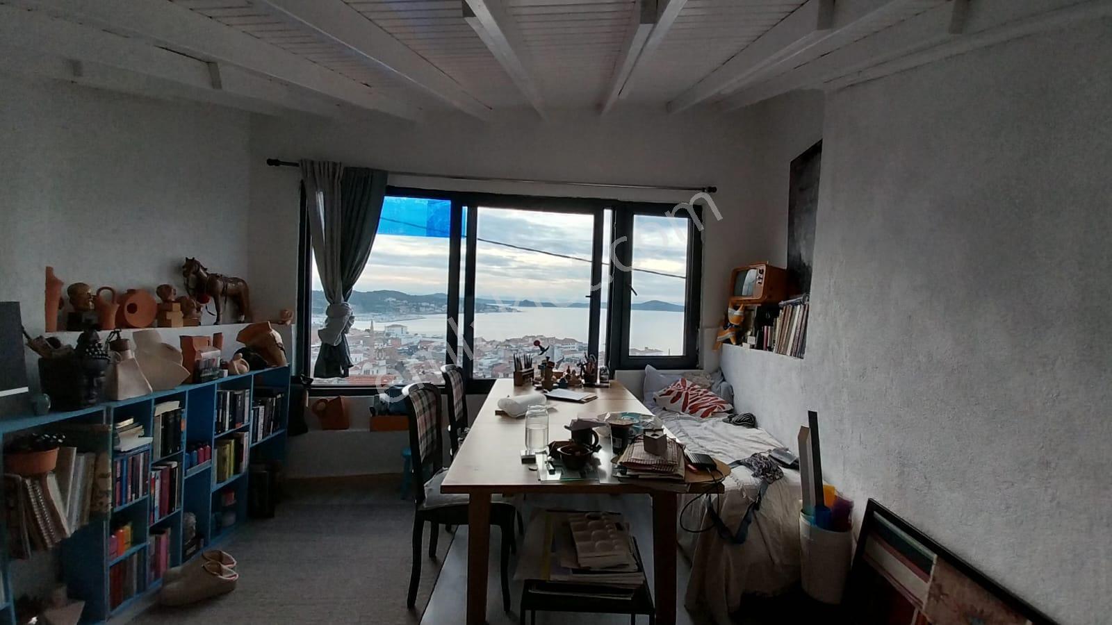 Ayvalık Merkez'de Deniz Manzaralı 2+1 Loft Tarzı Asma Katlı Rum Evi - Görsel 24