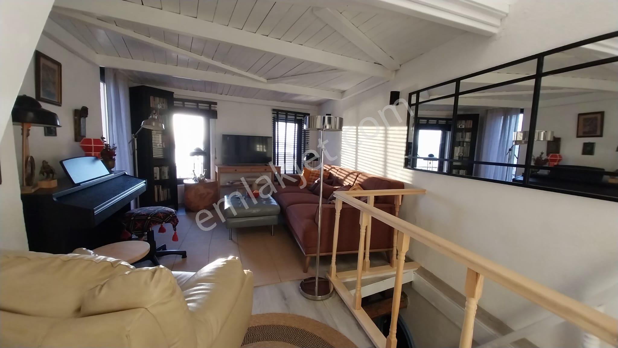 Ayvalık Merkez'de Deniz Manzaralı 2+1 Loft Tarzı Asma Katlı Rum Evi - Görsel 23