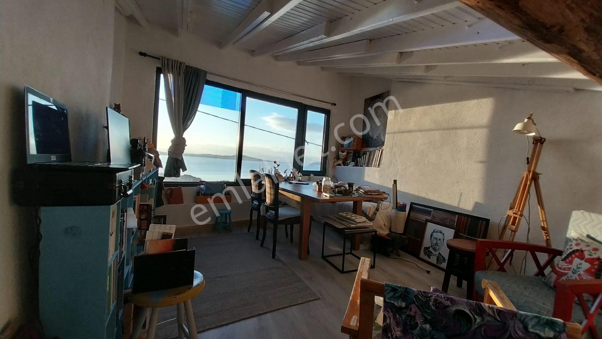 Ayvalık Merkez'de Deniz Manzaralı 2+1 Loft Tarzı Asma Katlı Rum Evi - Görsel 11