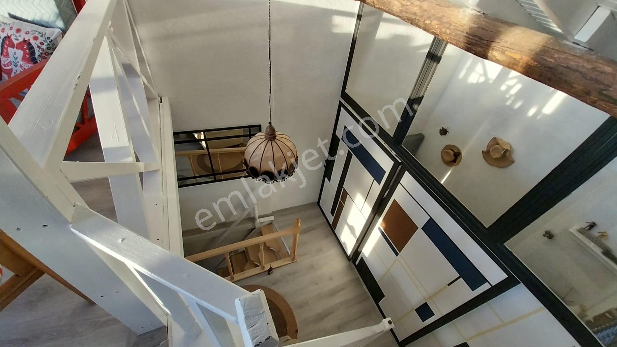 Ayvalık Merkez'de Deniz Manzaralı 2+1 Loft Tarzı Asma Katlı Rum Evi - Görsel 20