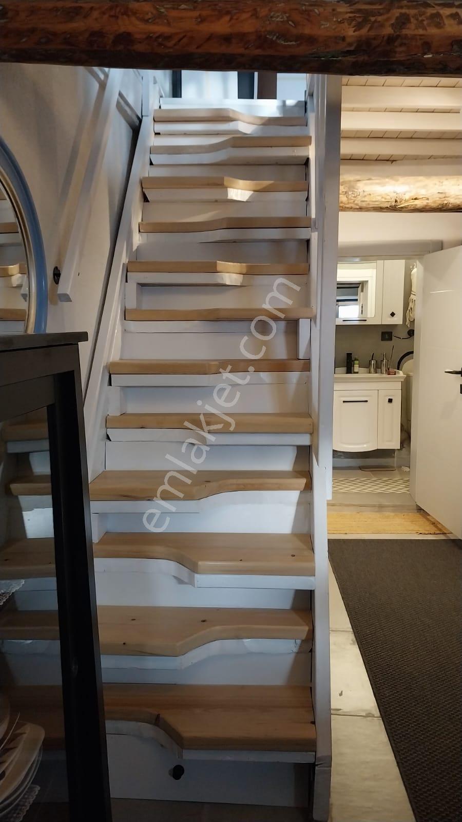 Ayvalık Merkez'de Deniz Manzaralı 2+1 Loft Tarzı Asma Katlı Rum Evi - Görsel 8