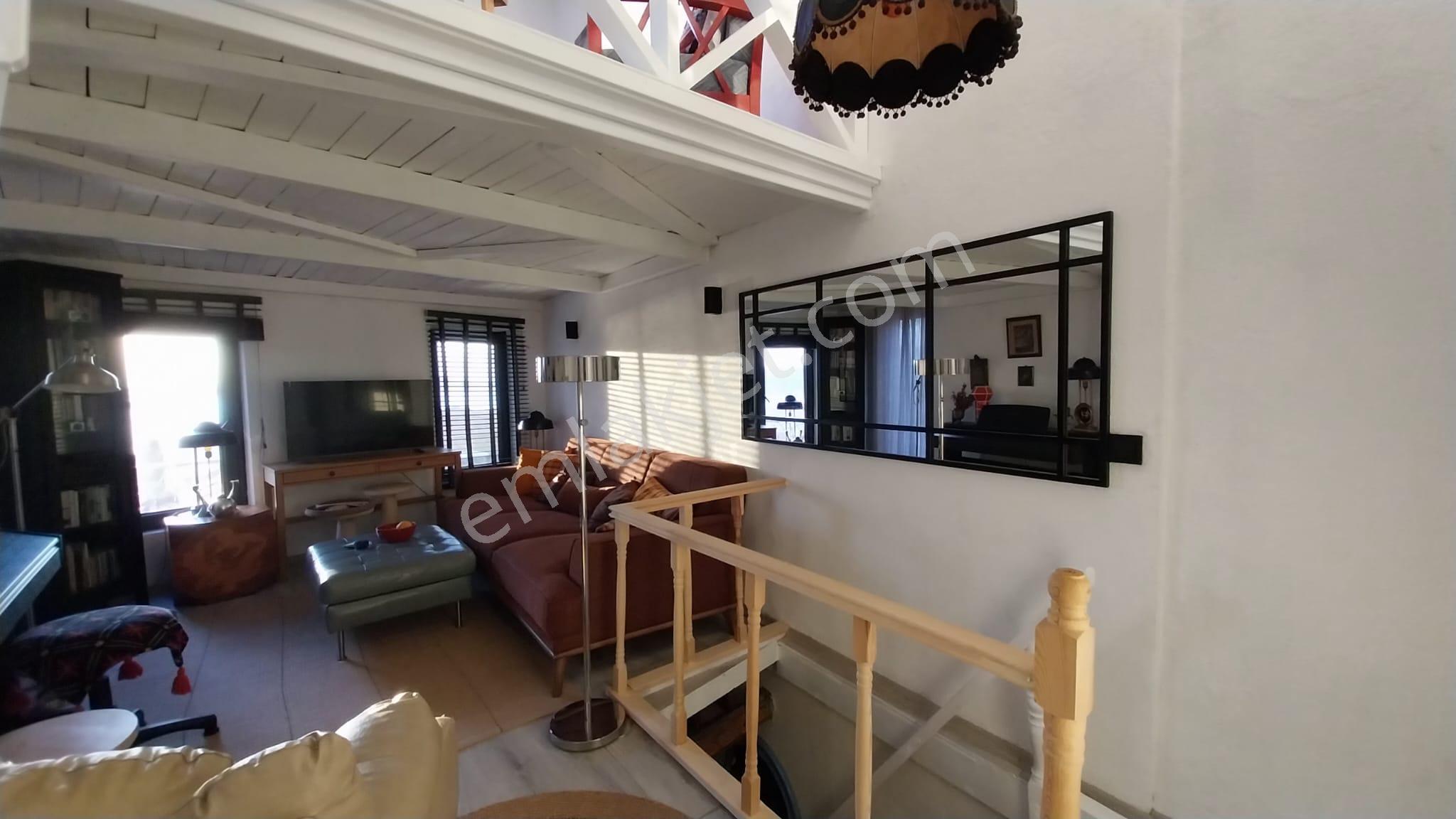 Ayvalık Merkez'de Deniz Manzaralı 2+1 Loft Tarzı Asma Katlı Rum Evi - Görsel 10