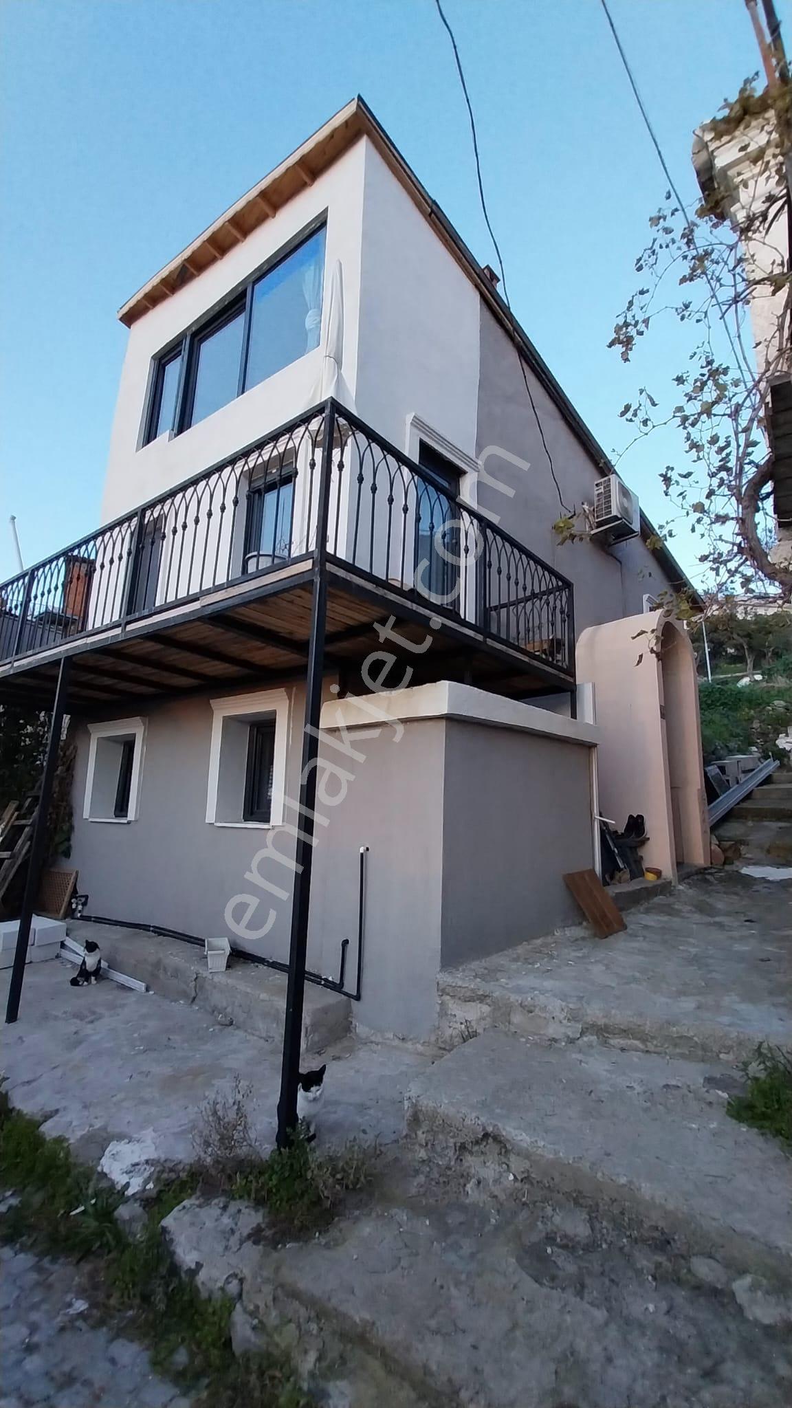 Ayvalık Merkez'de Deniz Manzaralı 2+1 Loft Tarzı Asma Katlı Rum Evi