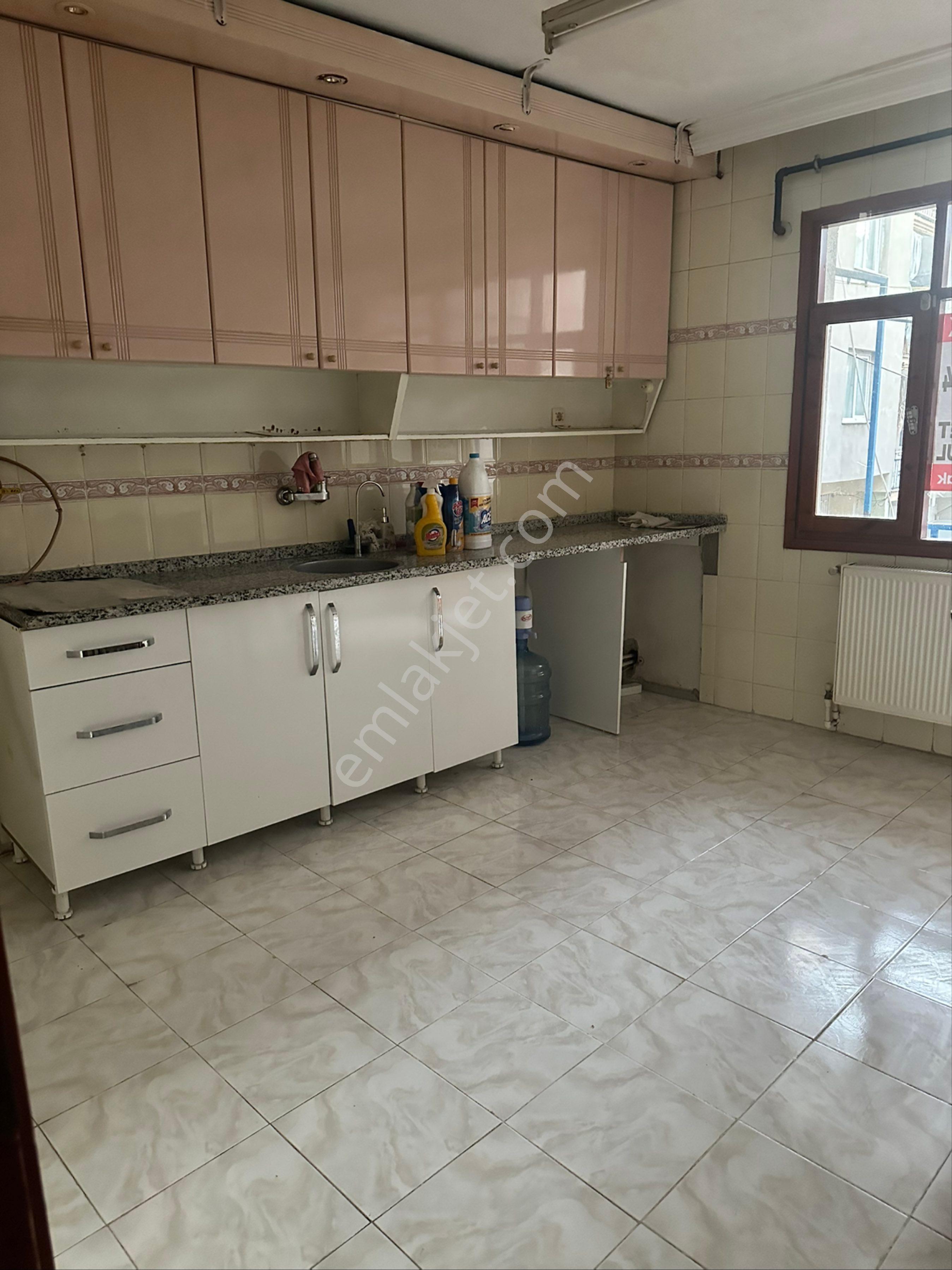 Bayraklı Adalet Mah Merkezi Konumda Geniş Ferah 2+1 Kiralık Daire