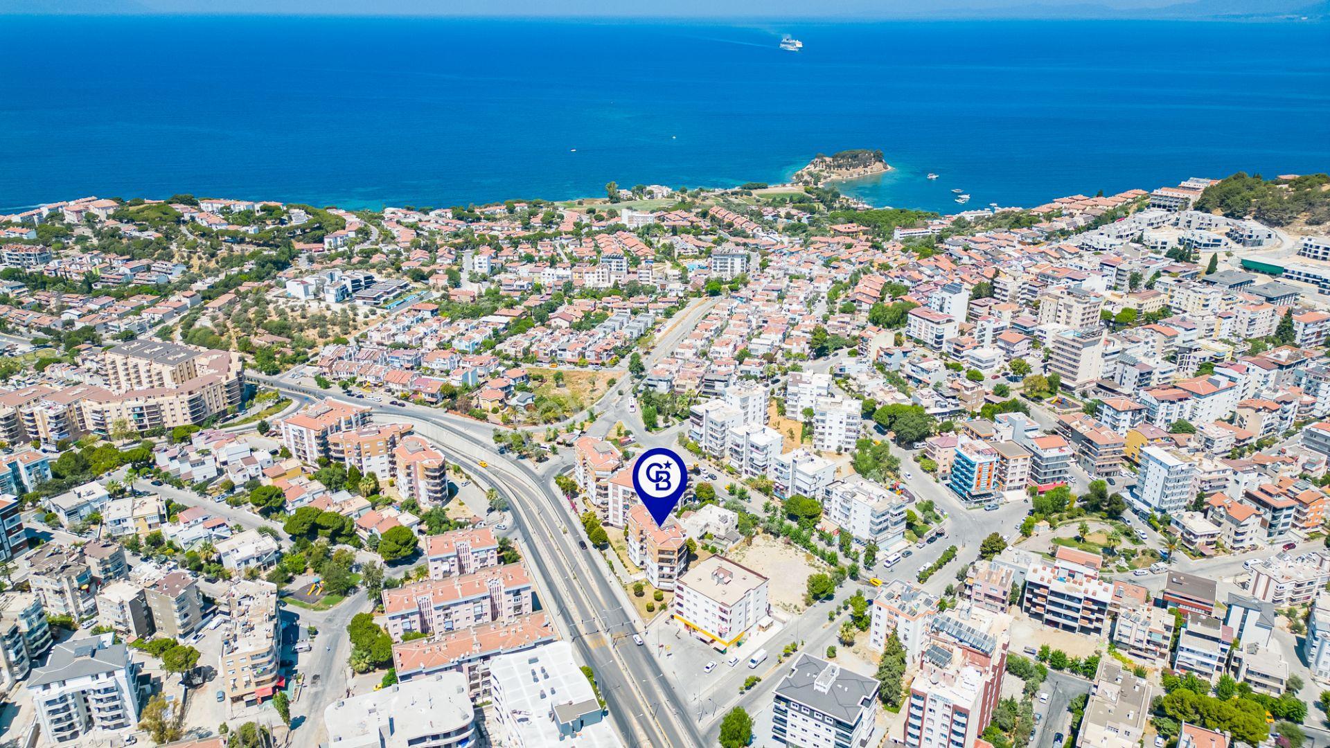 Kuşadası'nda Merkezi Konumda Ayrı Mutfaklı Satılık 1+1 Daire