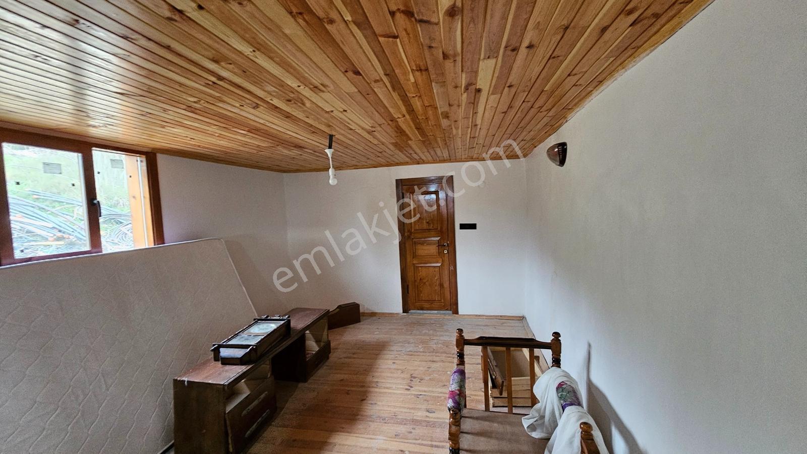 İznik İnikli'de,2 Katlı Evi Olan,göl Manzaralı 705 M² Arsa - Görsel 2