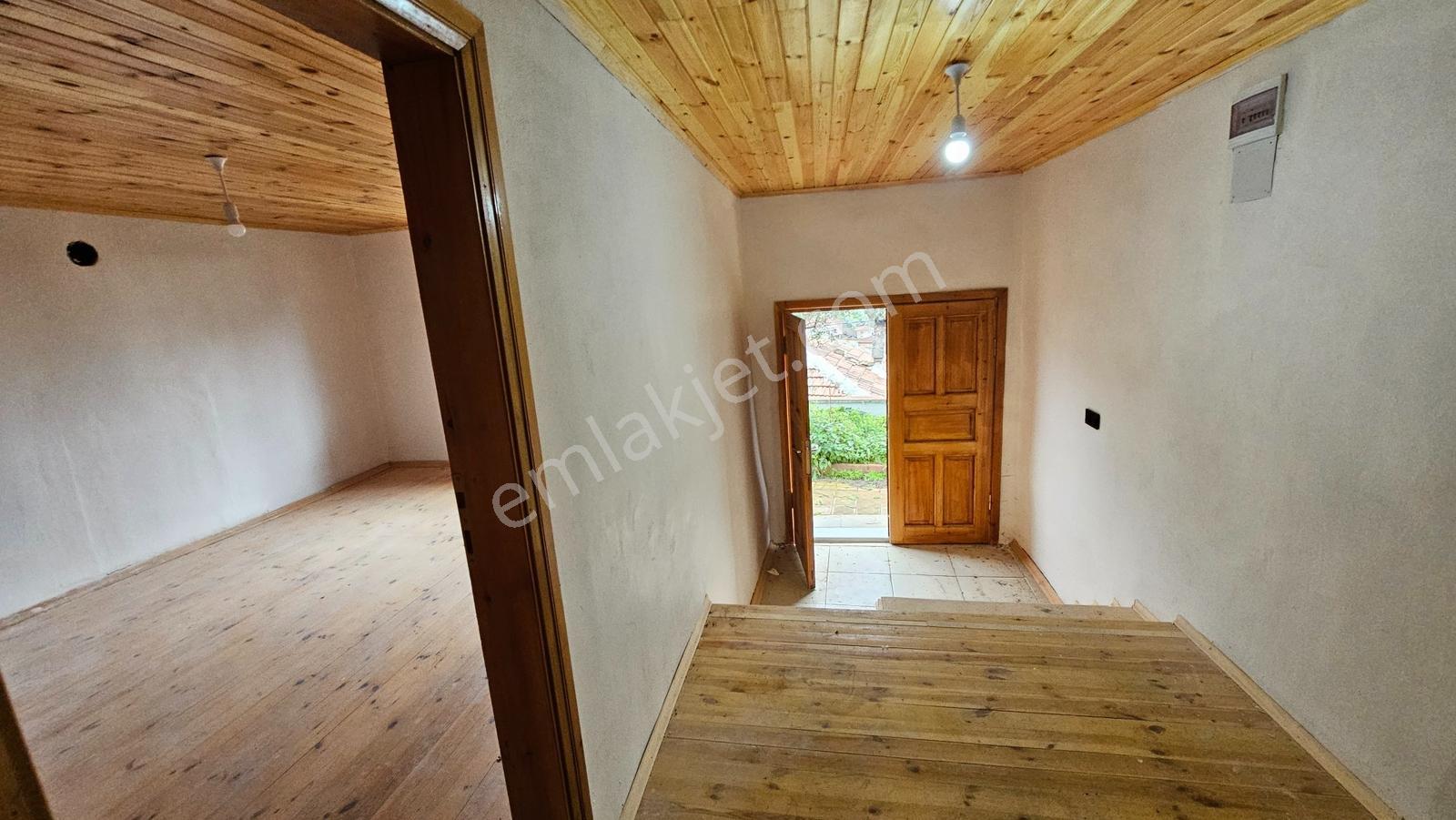 İznik İnikli'de,2 Katlı Evi Olan,göl Manzaralı 705 M² Arsa - Görsel 6